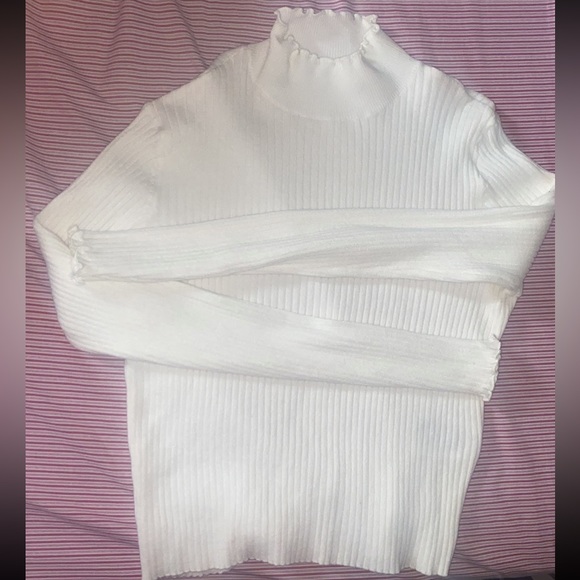 Turtle neck . - Picture 2 of 4